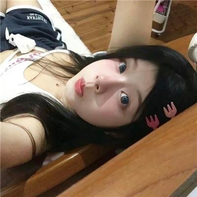 住宅区的两人